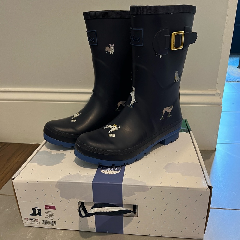 Joules Wellies short rain boots. With dogs. Size 6. (Fits like 7)